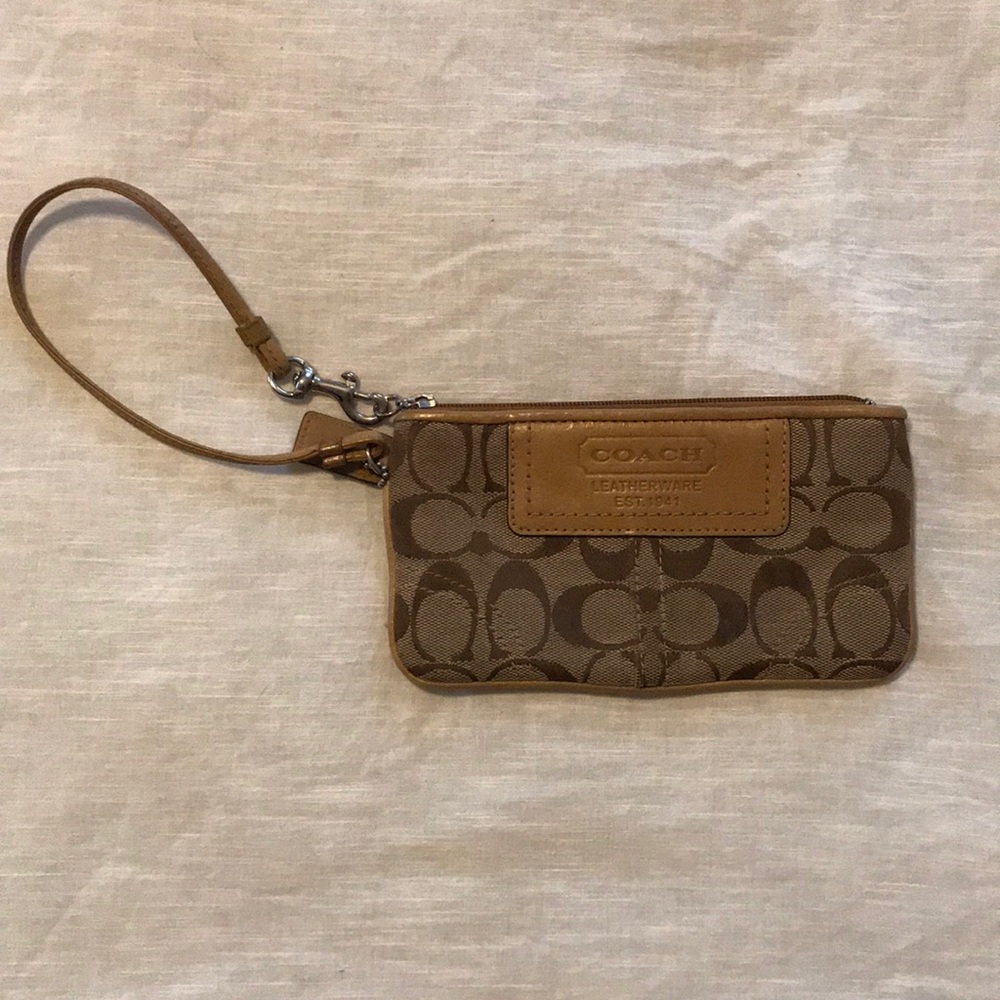 Coach wristlet original coach pattern